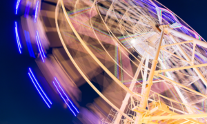 Pariserhjul kväll med ljus och fördröjd fotografering