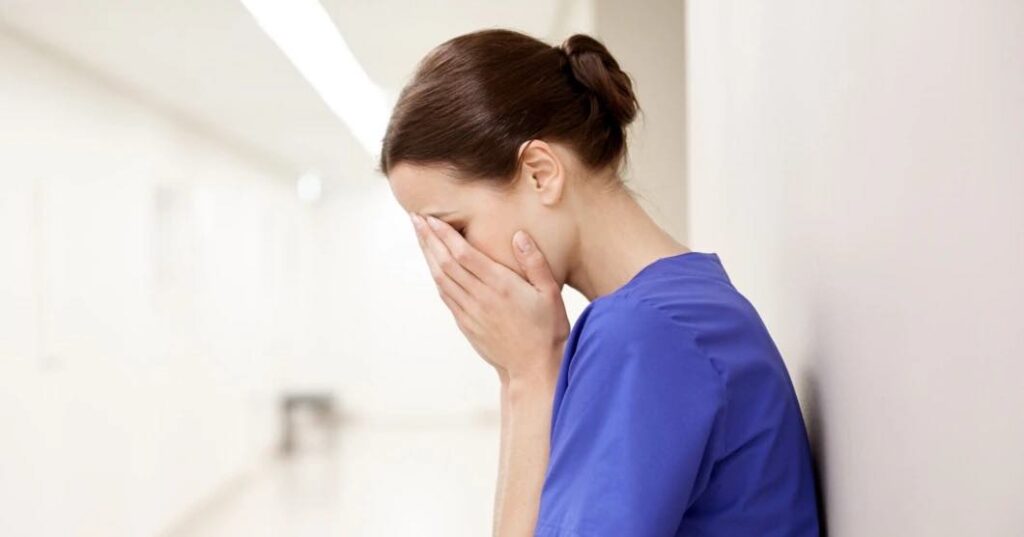 Trött sjuksköterska